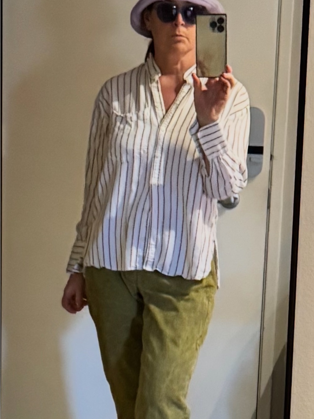 Banana Republic White Striped women’s Button-Up Shirt 55% linen